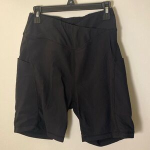 Criss cross control-top ribbed booty lifting bike shorts